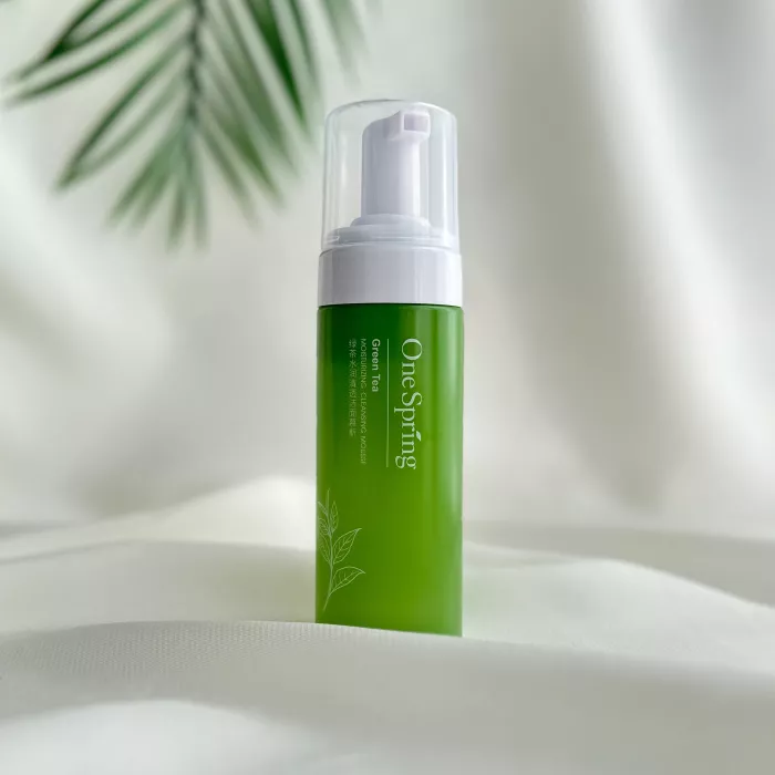 Засіб для вмивання із зеленим чаєм OneSpring Green Tea Moisturizing Cleanser Mousse. Зображення 1