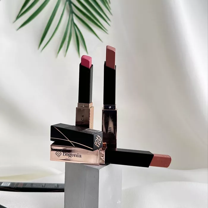 Помада - блиск Glossiness Gel Lipstick №014  Bogenia. Зображення 1