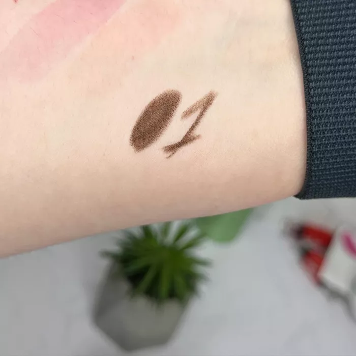 Олівець для брів Kiss Beauty Eyebrow 01. Зображення 2