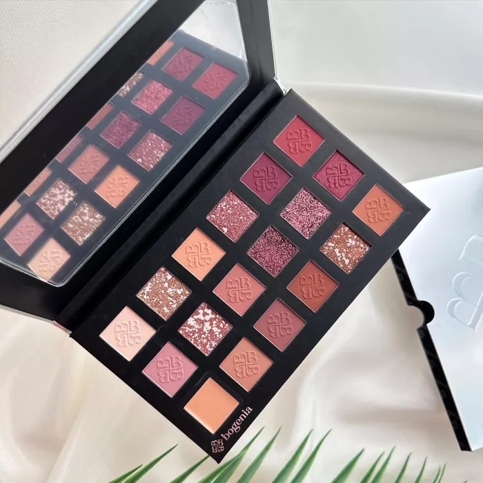 Палетка тіней для повiк Bogenia Berry Galaxy Eyeshadow Palette. Зображення 1